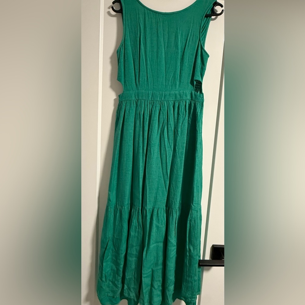 Green Sleeveless Dress